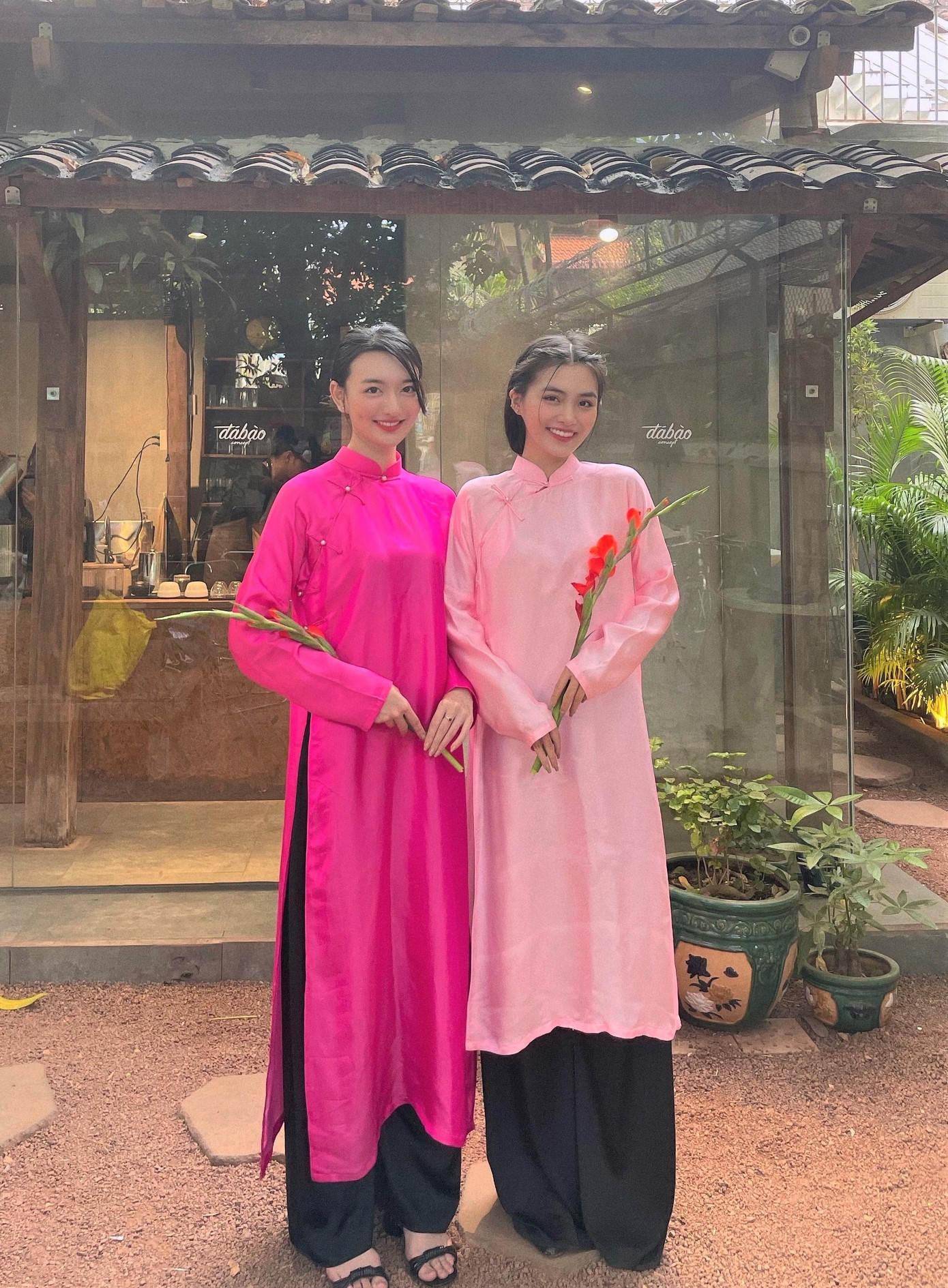 Đối với cặp chị em này, sự chân thành, lắng nghe và thấu hiểu chính là bí quyết để giúp mối thâm tình này ngày càng bền chặt. Ảnh: NVCC