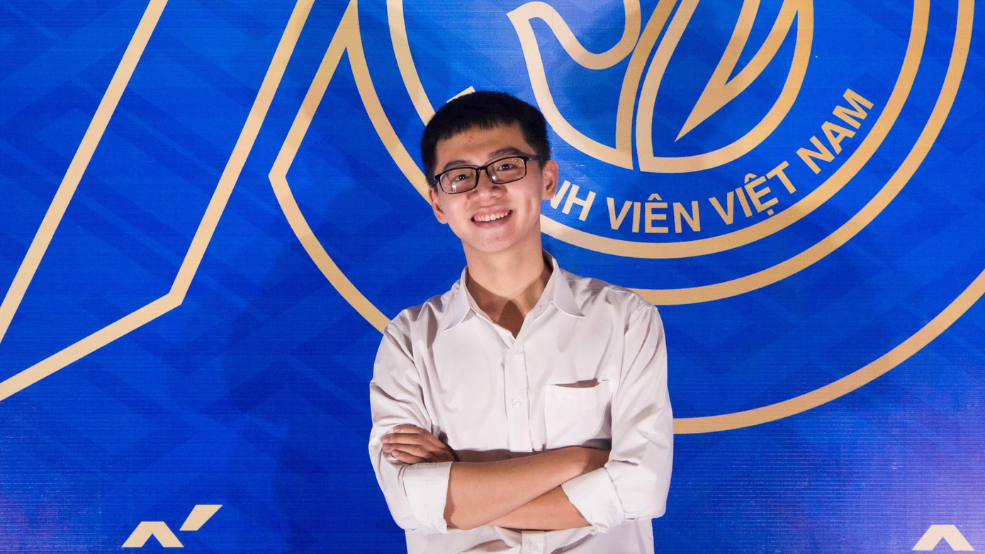 Vi Đạt Quân sinh năm 2001, hiện đang là sinh viên khoa Công nghệ Thông tin của trường Đại học Xây dựng Hà Nội.