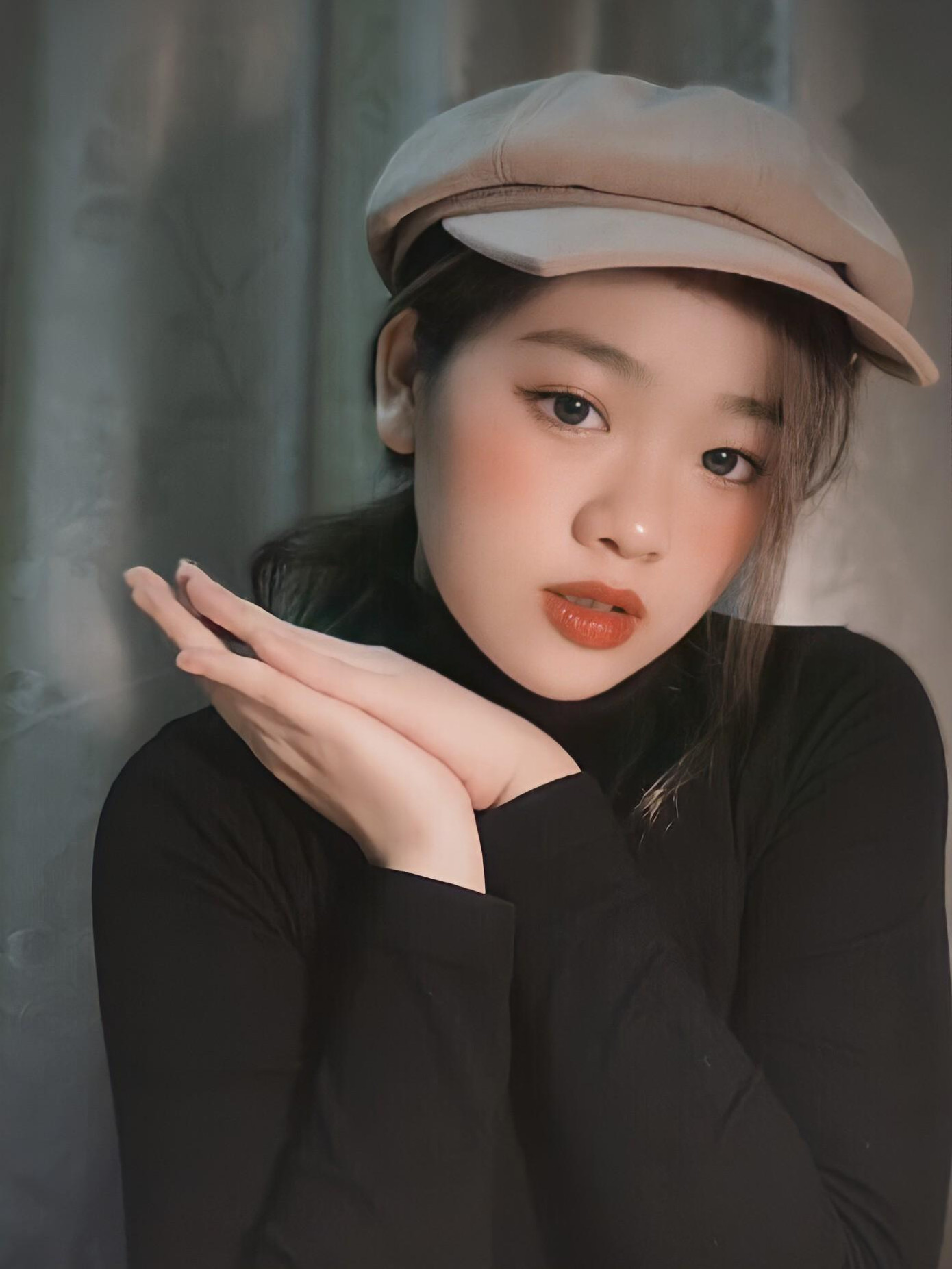 Châm ngôn sống của Lan Anh: "Đối với mình, thanh xuân của mỗi người chỉ có một lần và bản thân mỗi chúng ta là người hoạ sĩ của chính cuộc đời mình."