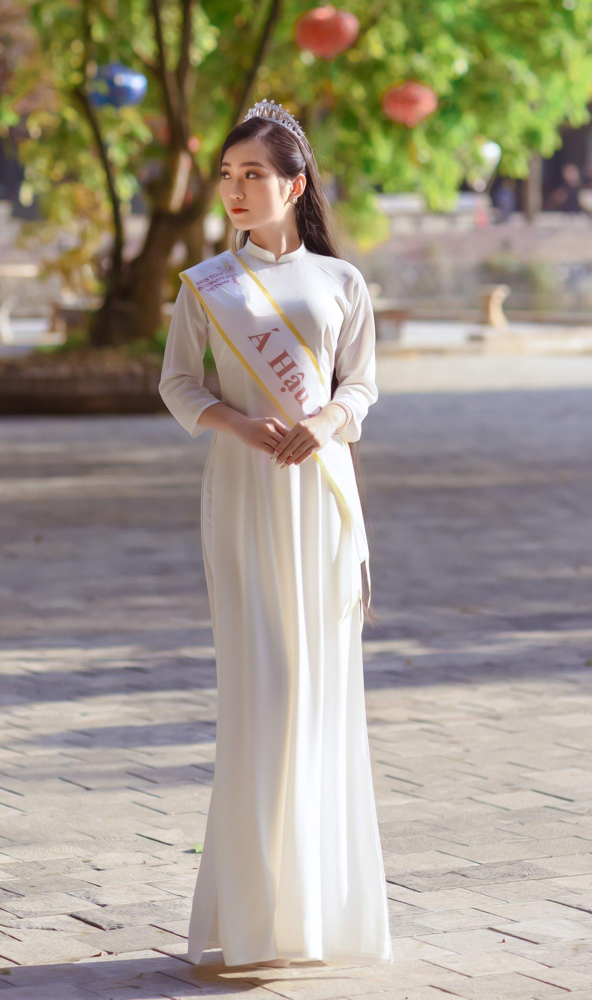 Dù mới 18 tuổi, tuy nhiên Hải Yến đã có được cho mình nhiều kinh nghiệm, cũng như sự “va chạm” trong các cuộc thi về sắc đẹp. Dù mới 18 tuổi, tuy nhiên Hải Yến đã có được cho mình nhiều kinh nghiệm, cũng như sự “va chạm” trong các cuộc thi về sắc đẹp.