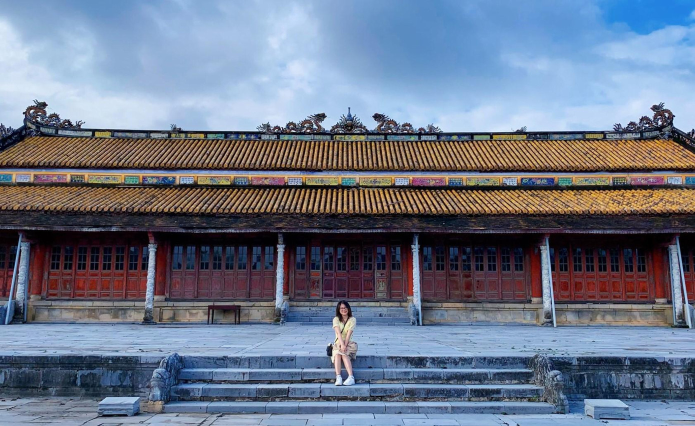 Thúy Hằng trong một chuyến du lịch tại cố đô Huế.