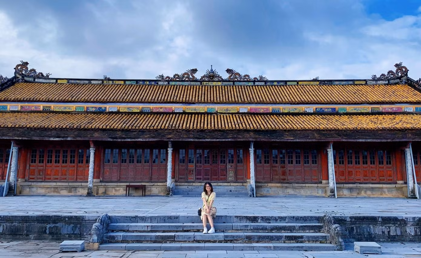 Thúy Hằng trong một chuyến du lịch tại cố đô Huế. Thúy Hằng trong một chuyến du lịch tại cố đô Huế.