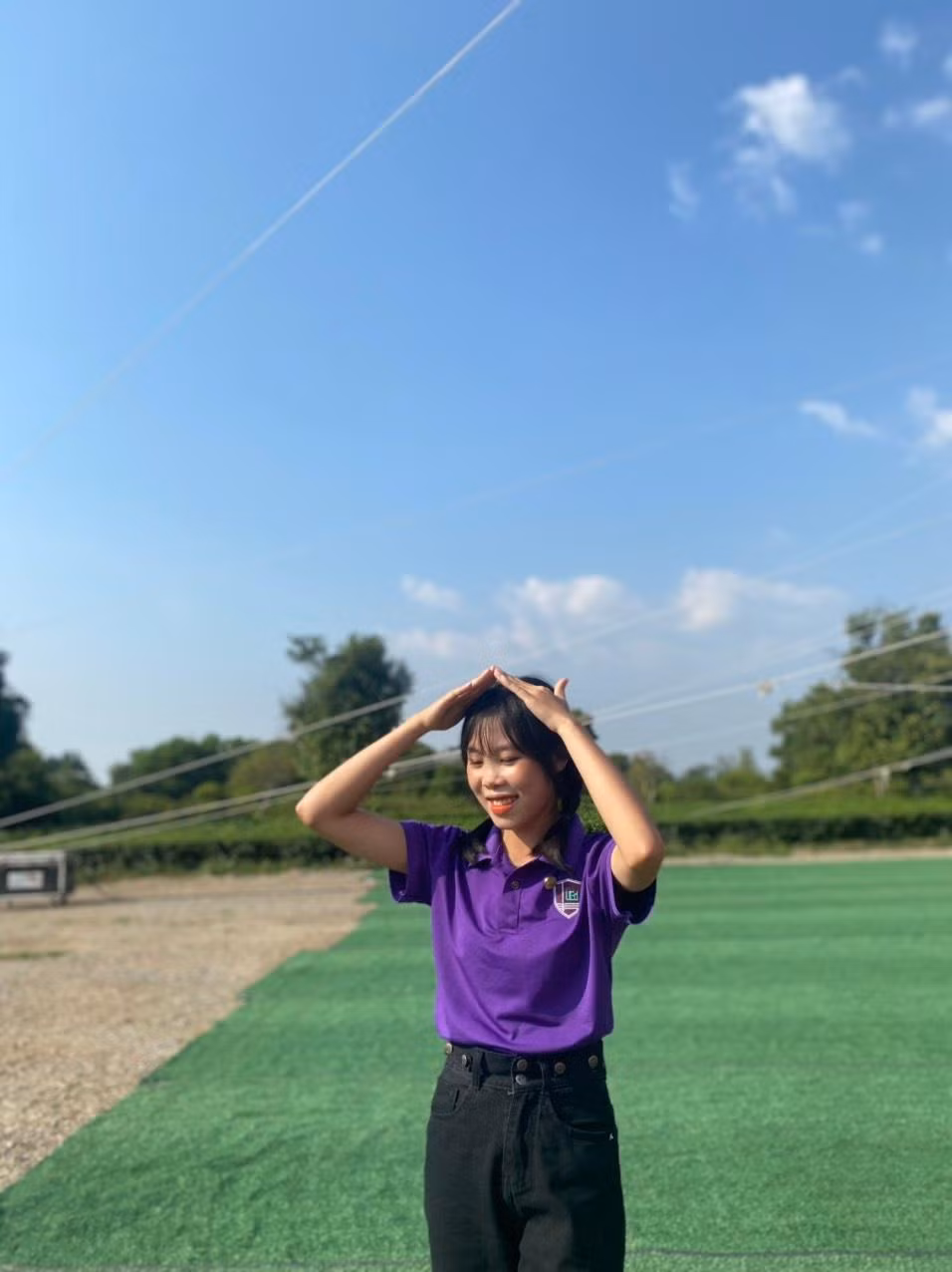 Với Nguyễn Linh: "Sống cống hiến, sống tích cực với trái tim nóng bỏng nhiệt huyết của tuổi trẻ bởi tuổi trẻ có rất nhiều hoài bão và đam mê."