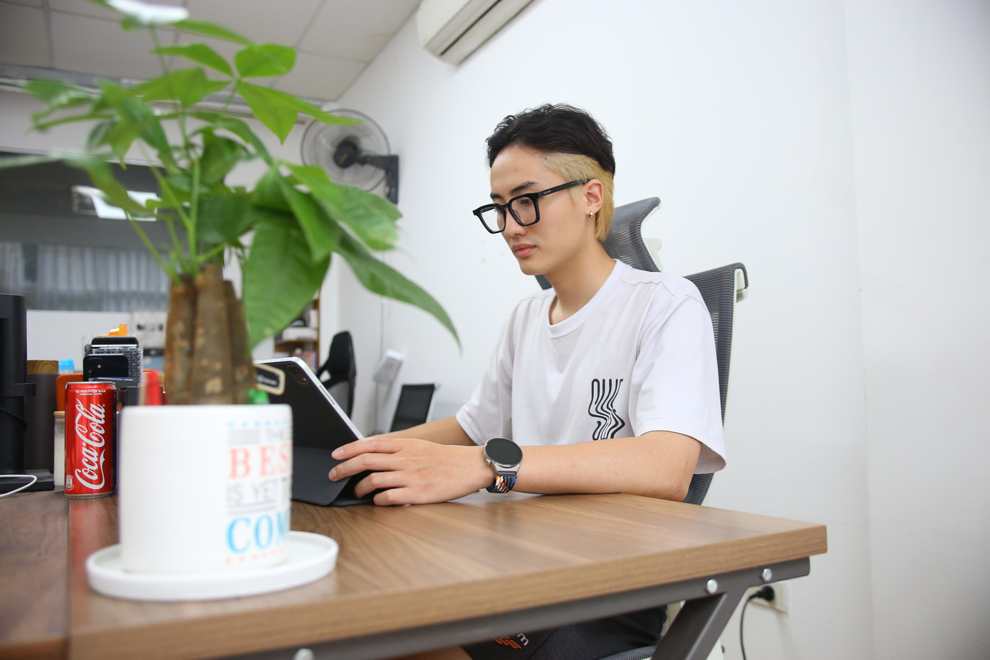 Thái Dương vẫn tranh thủ lên văn phòng làm nốt một số công việc dù là cuối tuần.