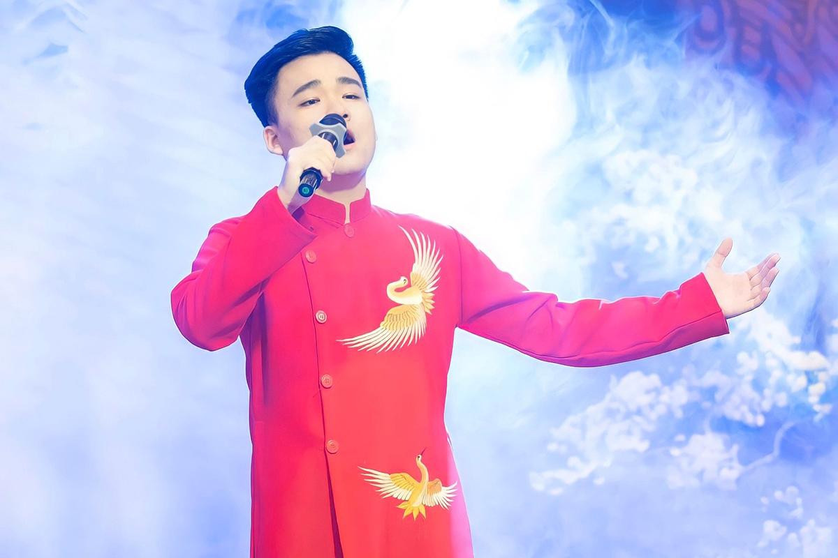 Vừa qua, Anh Tú đã khiến nhiều khán giả xúc động với phần thi và đoạt Quán quân dòng nhạc dân gian trong cuộc thi Giọng hát hay sinh viên mở rộng lần thứ 8 – năm 2021. Vừa qua, Anh Tú đã khiến nhiều khán giả xúc động với phần thi và đoạt Quán quân dòng nhạc dân gian trong cuộc thi Giọng hát hay sinh viên mở rộng lần thứ 8 – năm 2021.