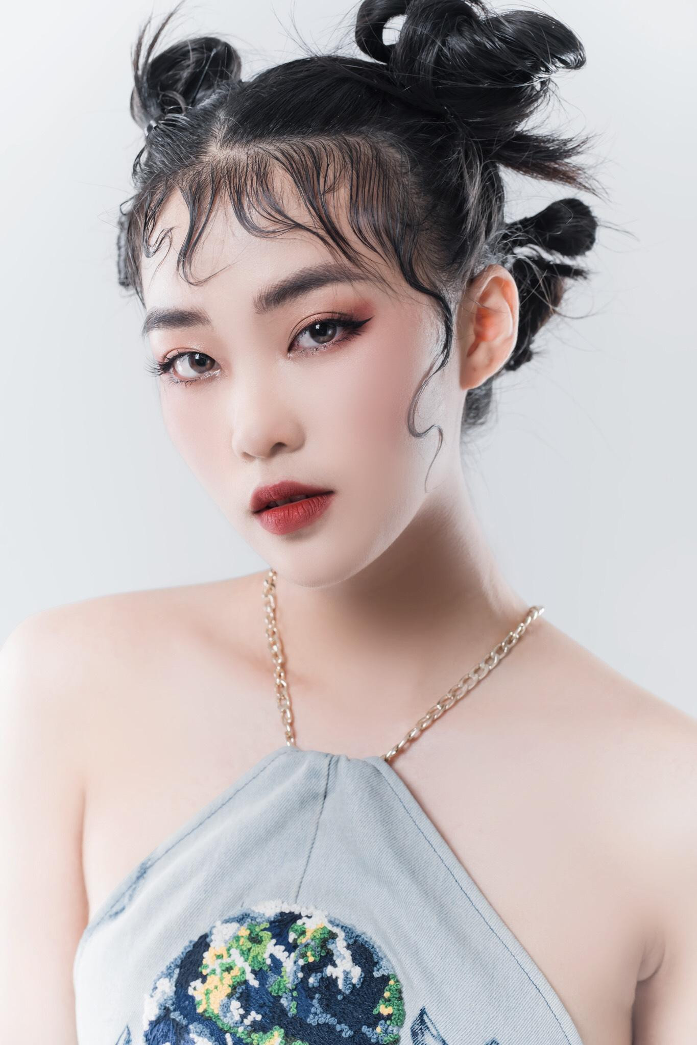 Đinh Thị Thanh, sinh viên khoa Thiết kế Thời trang, trường Đại học Công nghiệp Dệt may HN.