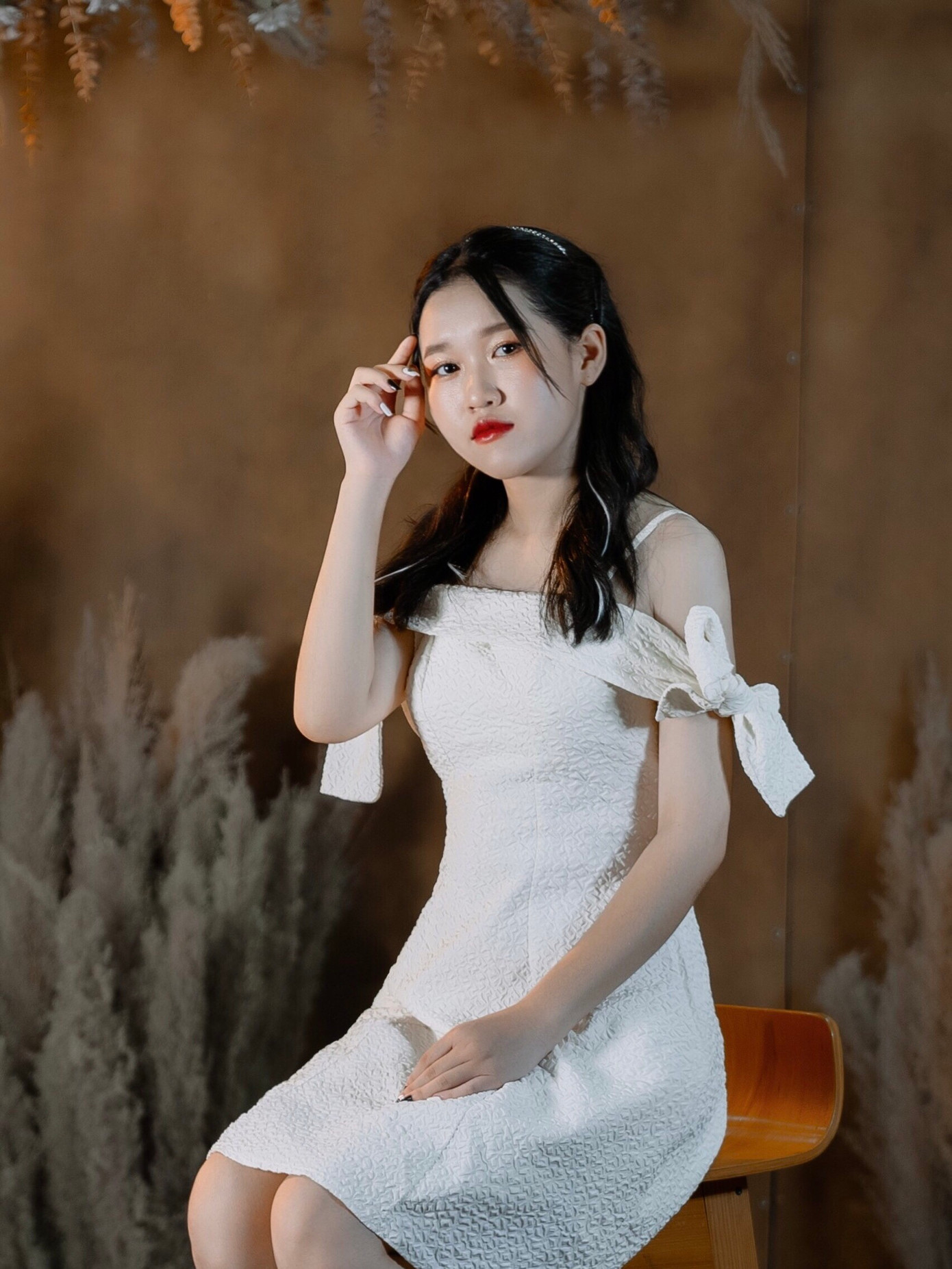 Với Hương Giang: "Tuổi trẻ sẽ đẹp hơn, ý nghĩa hơn khi biết cống hiến sức trẻ, nhiệt huyết cho quê hương, đất nước". Với Hương Giang: "Tuổi trẻ sẽ đẹp hơn, ý nghĩa hơn khi biết cống hiến sức trẻ, nhiệt huyết cho quê hương, đất nước".