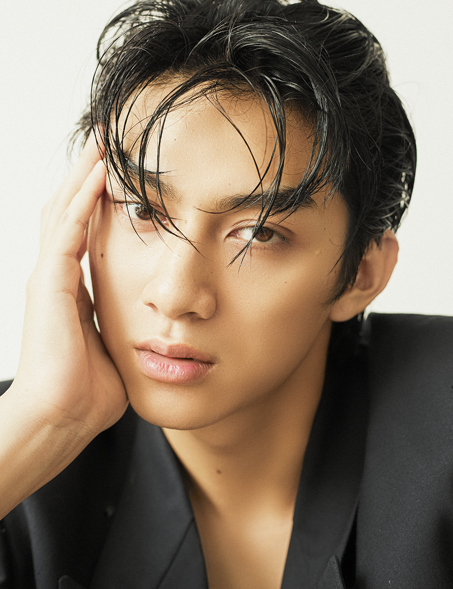 Nguyễn Quang Tuấn tốt nghiệp chuyên ngành Diễn viên kịch, điện ảnh – truyền hình của trường Đại học Sân khấu – Điện ảnh TP.HCM.