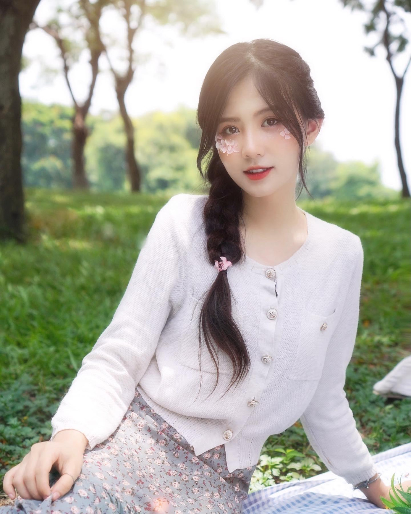 Là sinh viên năm thứ hai, vậy nên khi đảm nhận vai diễn lớn này, Quỳnh Trang cũng gặp khá nhiều khó khăn trong việc phải cân bằng giữa lịch học và làm việc.