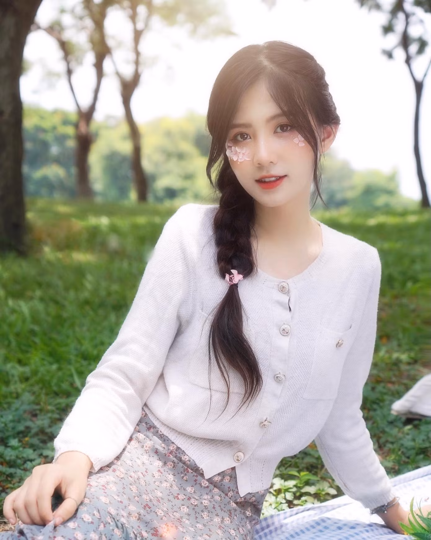 Là sinh viên năm thứ hai, vậy nên khi đảm nhận vai diễn lớn này, Quỳnh Trang cũng gặp khá nhiều khó khăn trong việc phải cân bằng giữa lịch học và làm việc.