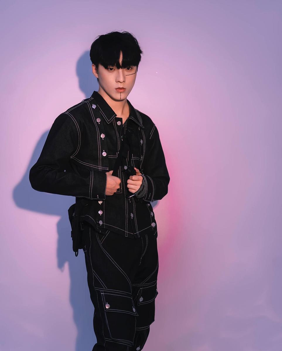 Sở hữu ngoại hình đẹp, gương mặt chuẩn Hàn và cách nói chuyện rất có duyên, Hiếu Le nhận được rất nhiều lời khen ngợi bởi vẻ ngoài điển trai và guu ăn mặc phong cách.