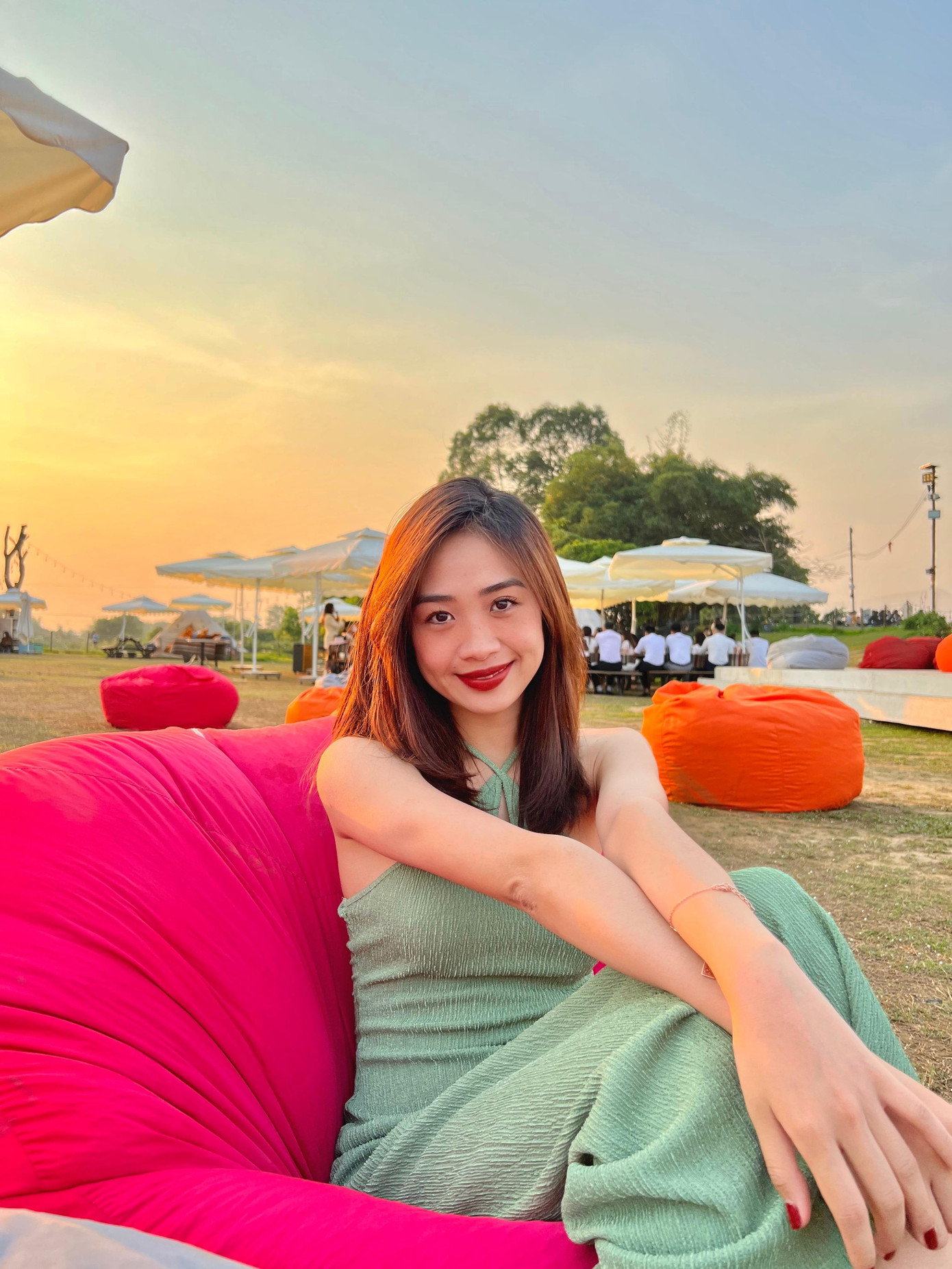 Trong ngày nghỉ, cô thường lựa chọn đi du lịch để trải nghiệm và ngắm nhìn cảnh đẹp. Trong ngày nghỉ, cô thường lựa chọn đi du lịch để trải nghiệm và ngắm nhìn cảnh đẹp.