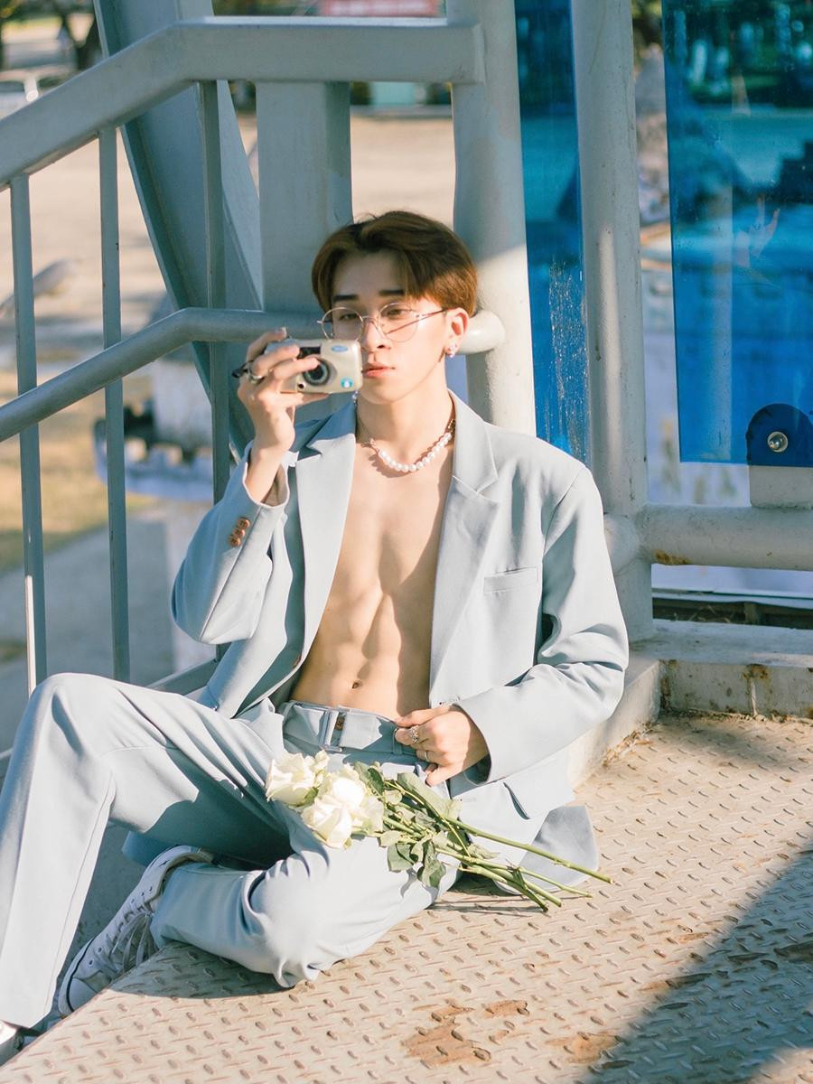 Sở hữu gương mặt điển trai, thu hút, Ngọc Thịnh luôn ấp ủ trong mình ước mơ có thể trở thành một top model, được trình diễn trên sàn catwalk.