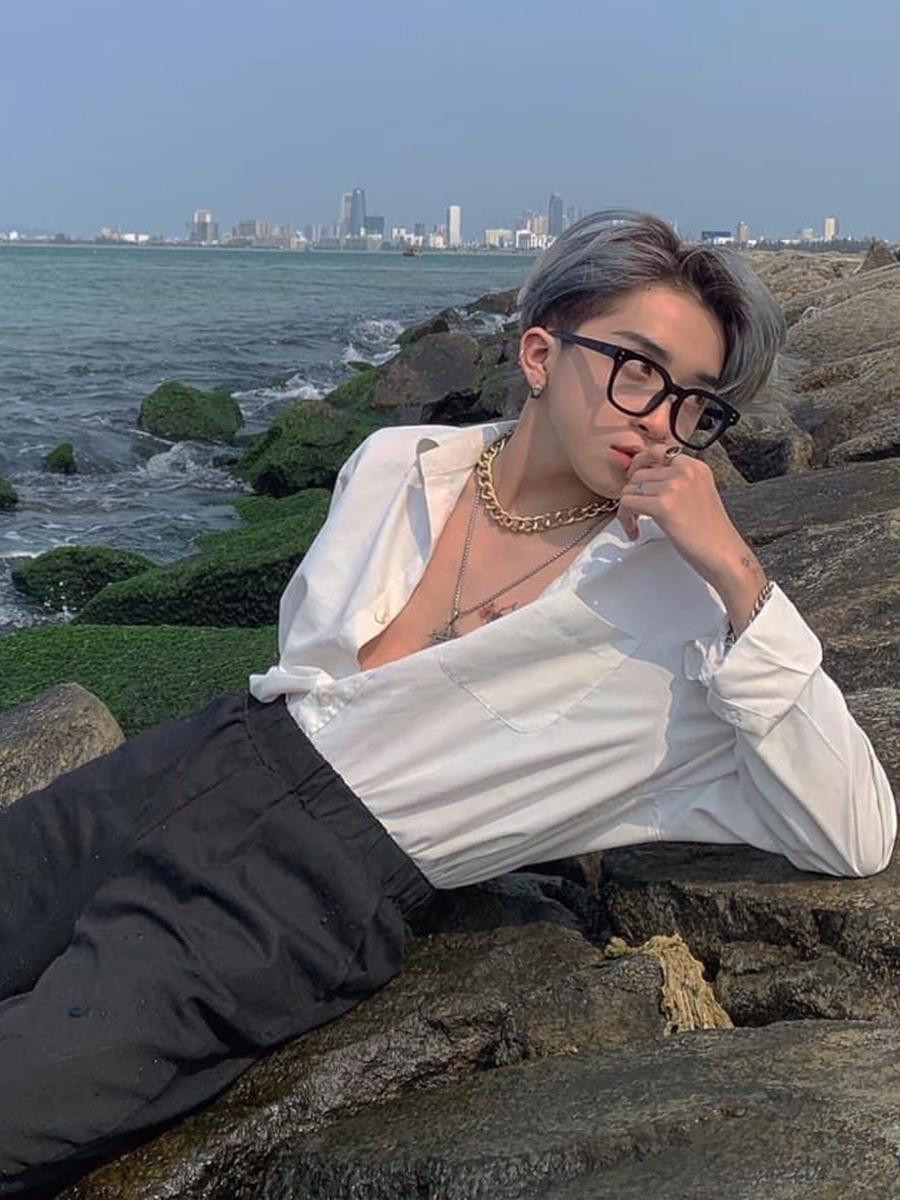 Huỳnh Ngọc Thịnh (sinh năm 2001) đang là người mẫu ảnh tự do và là một Tiktoker.