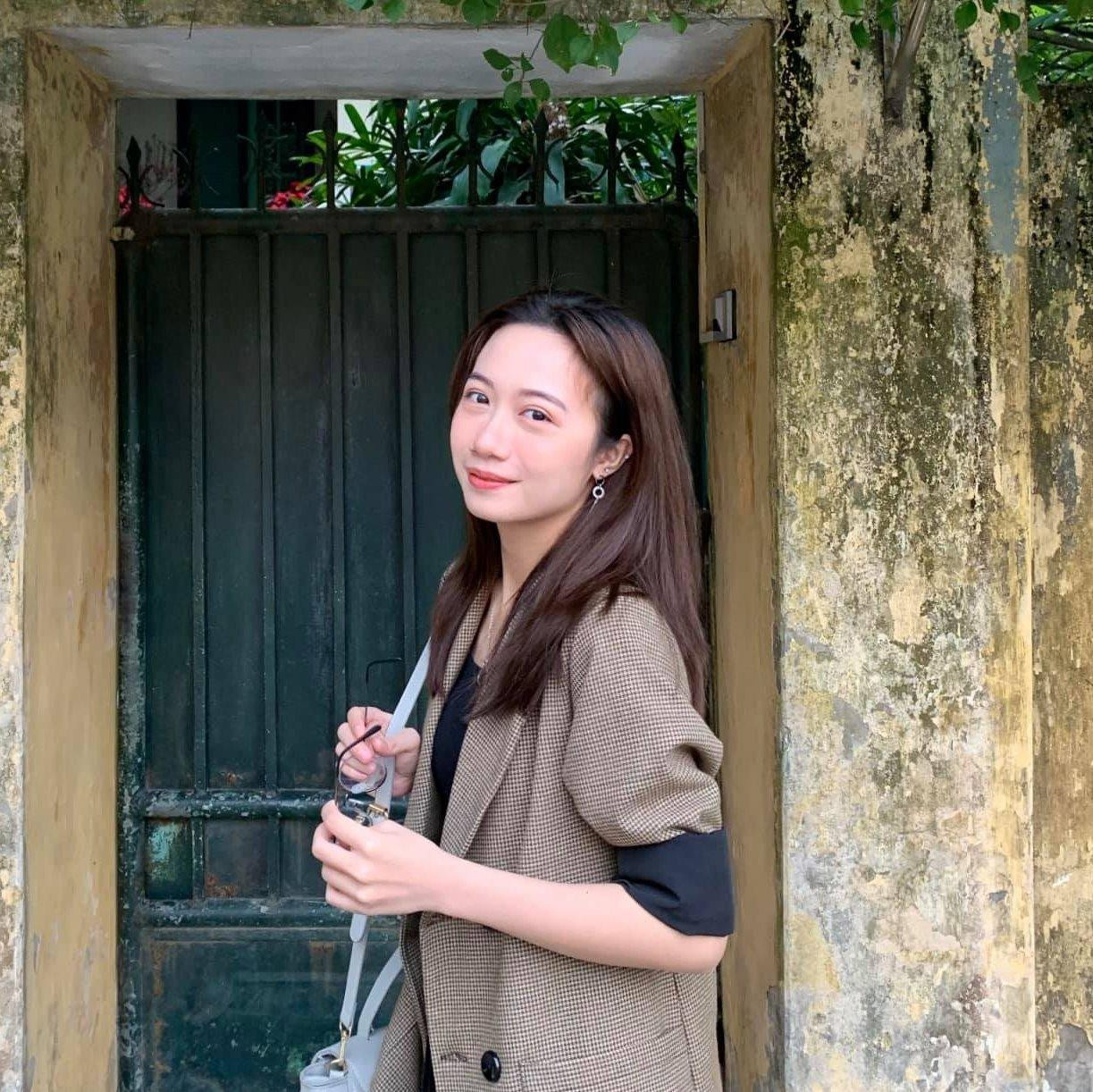 Tạ Phương Thảo, tốt nghiệp bằng xuất sắc khoa Sư phạm tiếng Anh của trường Đại học Ngoại ngữ, Đại học Quốc gia Hà Nội. Tạ Phương Thảo, tốt nghiệp bằng xuất sắc khoa Sư phạm tiếng Anh của trường Đại học Ngoại ngữ, Đại học Quốc gia Hà Nội.