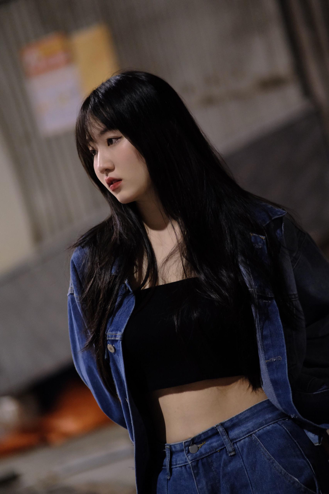 Tú Trinh không chỉ khiến mọi người yêu mến với nhan sắc ngọt ngào, mà còn bởi sự năng động, với tính cách dễ thương, tràn đầy năng lượng.