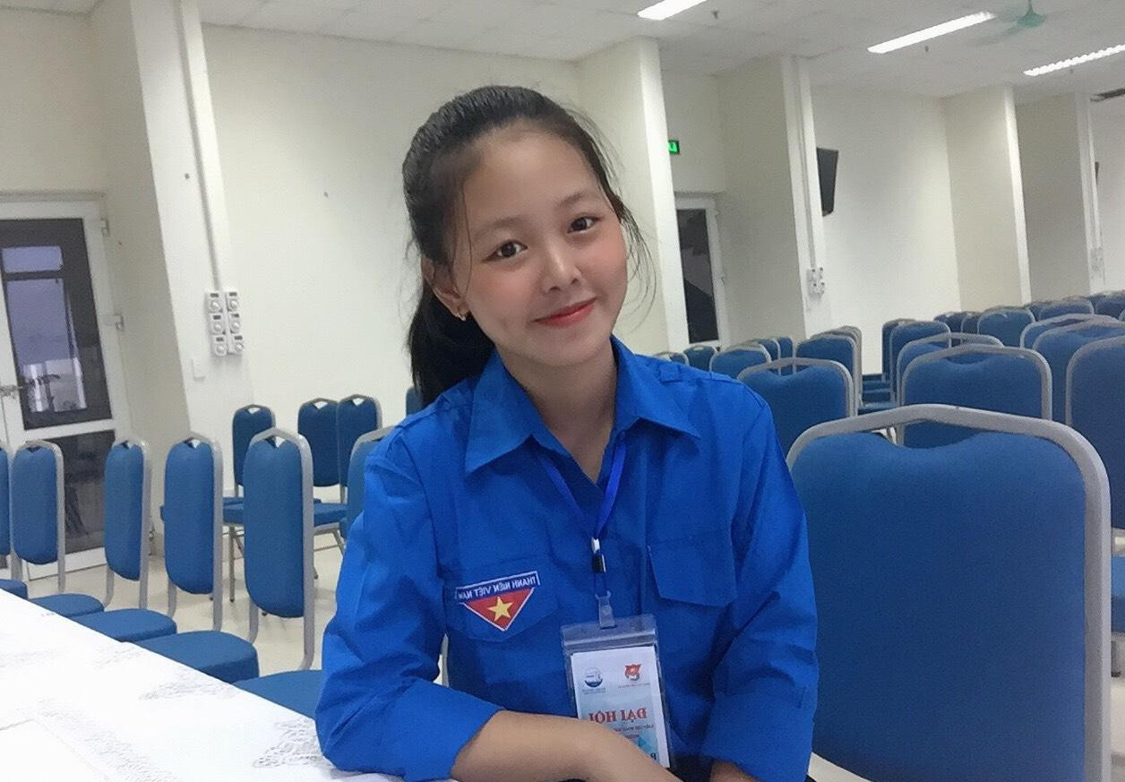 Cô nàng tích cực tham gia các hoạt động Đoàn - Hội do nhà trường tổ chức. Cô nàng tích cực tham gia các hoạt động Đoàn - Hội do nhà trường tổ chức.