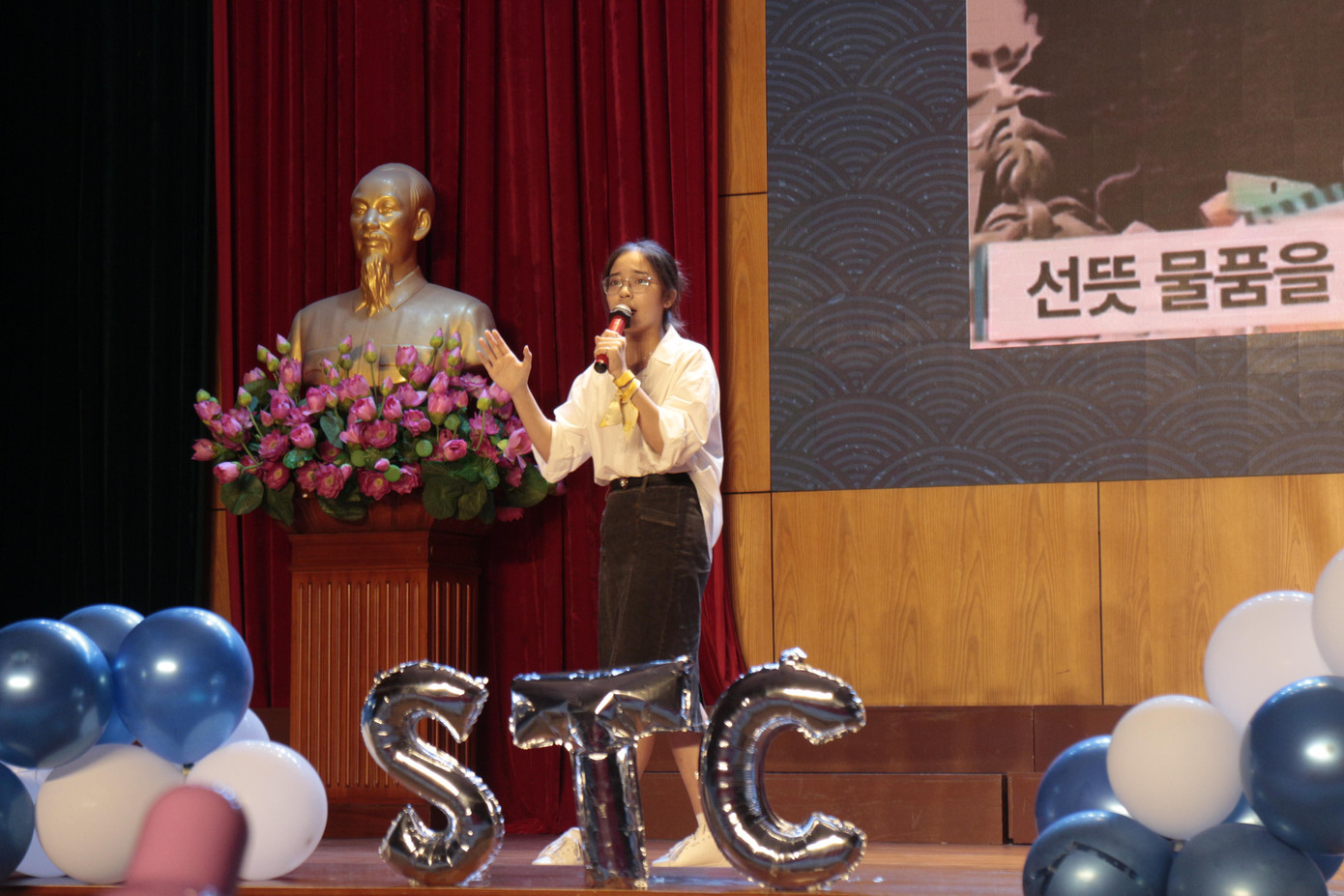 Thí sinh Khương Thị Thuý Quỳnh (Đại học Giao Thông Vận tải). Thí sinh Khương Thị Thuý Quỳnh (Đại học Giao Thông Vận tải).