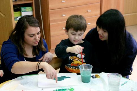 Phương Linh trong chuyến phiên dịch cho tổ chức từ thiện của Mỹ. Phương Linh trong chuyến phiên dịch cho tổ chức từ thiện của Mỹ