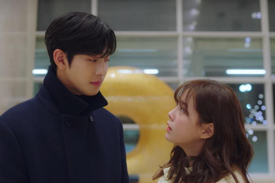 Ha Ri vẫn ngơ ngác vì chưa hiểu chuyện gì xảy ra với Kang Tae Moo.