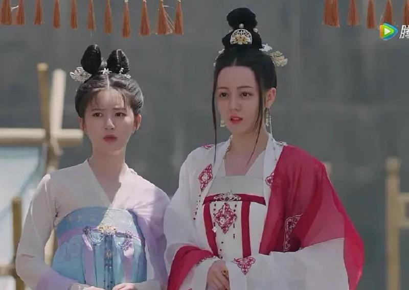 Đến khi lên phim trông xuống sắc hơn hẳn.