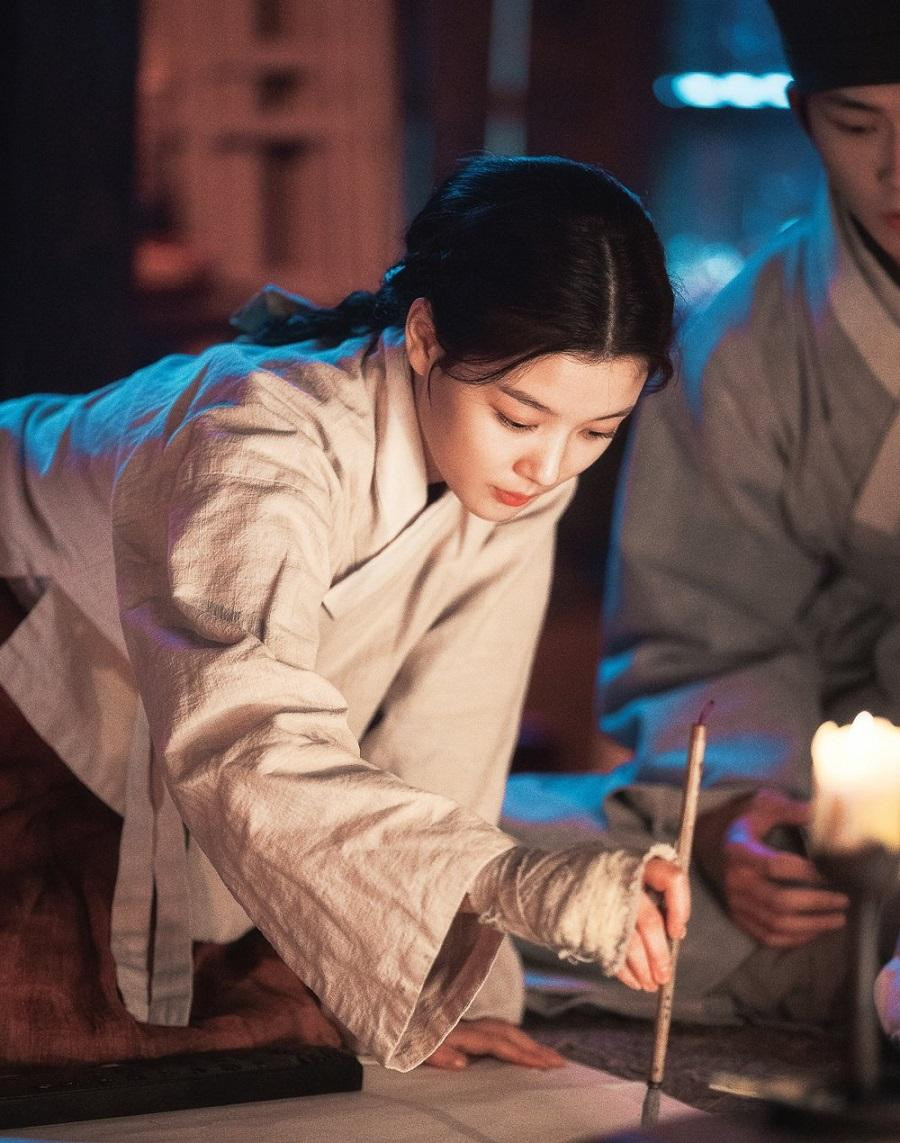 Hong Chun Gi thừa hưởng tài năng thiên phú về vẽ tranh của cha Hong Chun Gi thừa hưởng tài năng thiên phú về vẽ tranh của cha