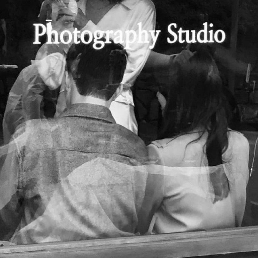 Bức ảnh hậu trường chụp bóng lưng cả hai được Song Hye Kyo đăng tải từng làm MXH "dậy sóng" Bức ảnh hậu trường chụp bóng lưng cả hai được Song Hye Kyo đăng tải từng làm MXH "dậy sóng"