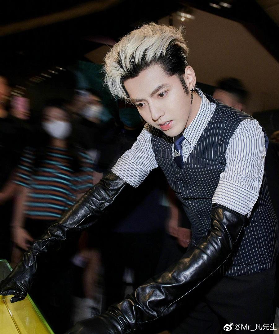 Ngô Diệc Phàm không phản hồi gì về bài đăng của Đô Mỹ Trúc, chỉ cập nhật hình ảnh tham dự sự kiện. Ngô Diệc Phàm không phản hồi gì về bài đăng của Đô Mỹ Trúc, chỉ cập nhật hình ảnh tham dự sự kiện.