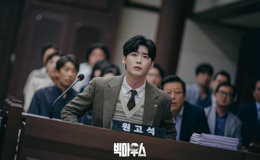 Park Chang Ho là một luật sư vụng về, mọi chuyện của anh đều có vợ đứng sau giúp xử lý. Park Chang Ho là một luật sư vụng về, mọi chuyện của anh đều có vợ đứng sau giúp xử lý.