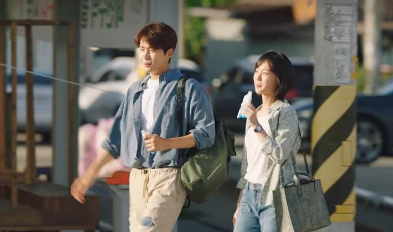 Trong khi Doo Sik vẫn cười nói vui vẻ. Trong khi Doo Sik vẫn cười nói vui vẻ.