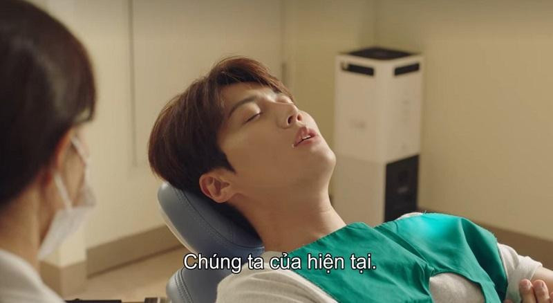 Hong Doo Sik kiếm cớ đến chữa răng để nói chuyện với Hye Jin, nhưng cô vẫn phớt lờ. Hong Doo Sik kiếm cớ đến chữa răng để nói chuyện với Hye Jin, nhưng cô vẫn phớt lờ.