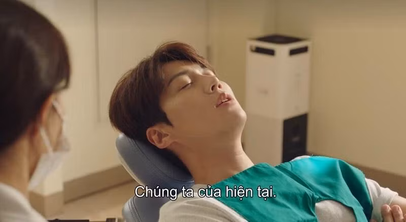 Hong Doo Sik kiếm cớ đến chữa răng để nói chuyện với Hye Jin, nhưng cô vẫn phớt lờ. Hong Doo Sik kiếm cớ đến chữa răng để nói chuyện với Hye Jin, nhưng cô vẫn phớt lờ.