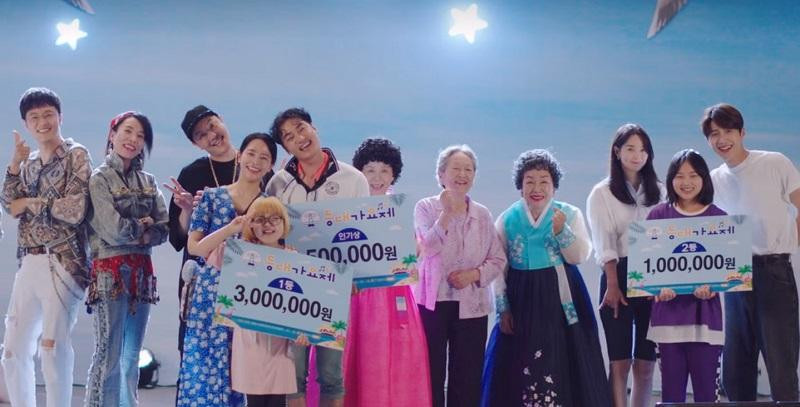 Nhưng cô bé Bo Ra mới được giải nhất, dù sao thì cả ba được giải nhì cũng vui rồi. Nhưng cô bé Bo Ra mới được giải nhất, dù sao thì cả ba được giải nhì cũng vui rồi.