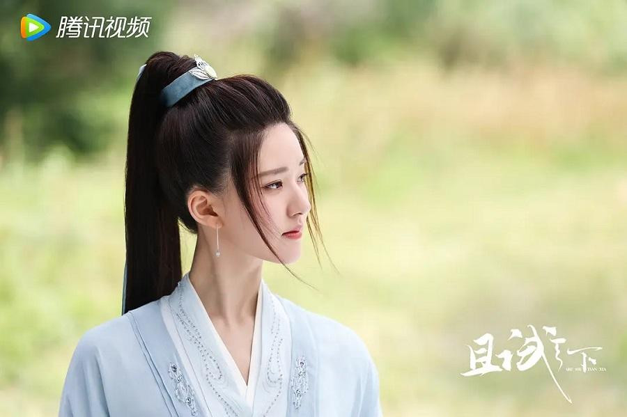 Triệu Lộ Tư trong vai Bạch Phong Tịch. Triệu Lộ Tư trong vai Bạch Phong Tịch.