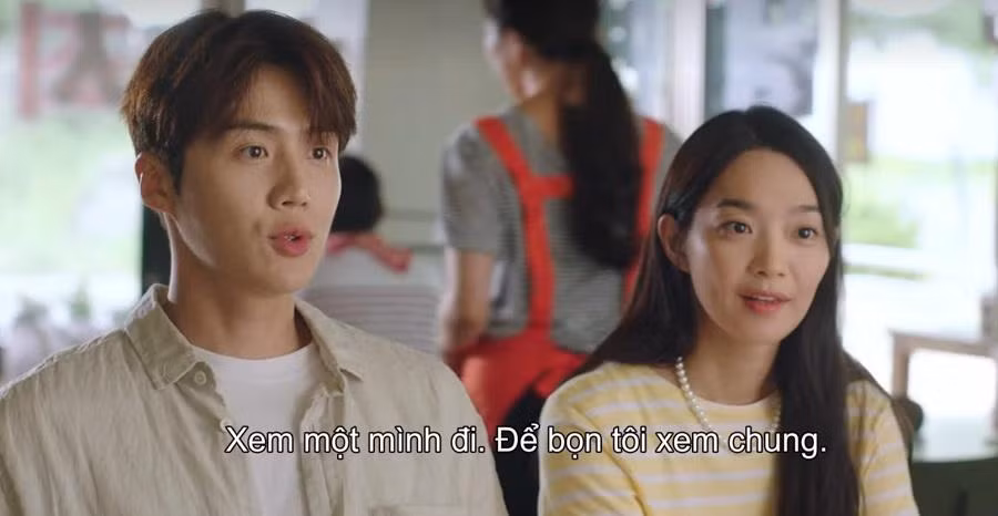 Hye Jin thì giữ hình tượng và khoảng cách với Sung Hyun, còn Doo Sik thì mừng ra mặt