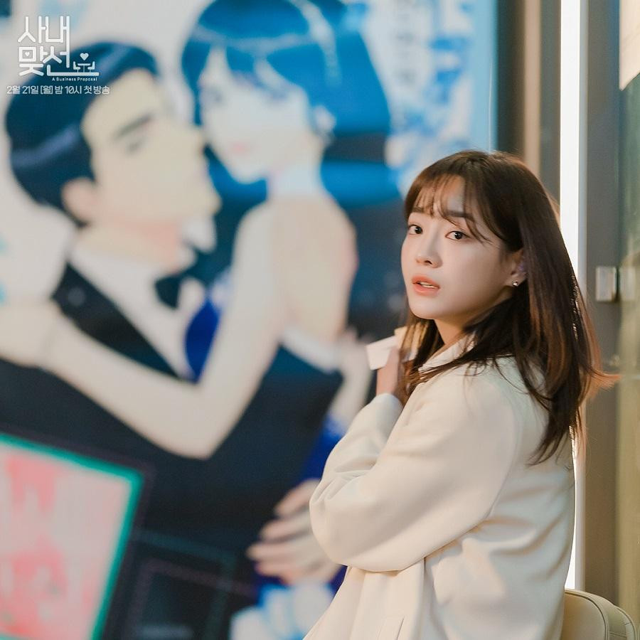 Kim Se Jeong vai Shin Ha Ri