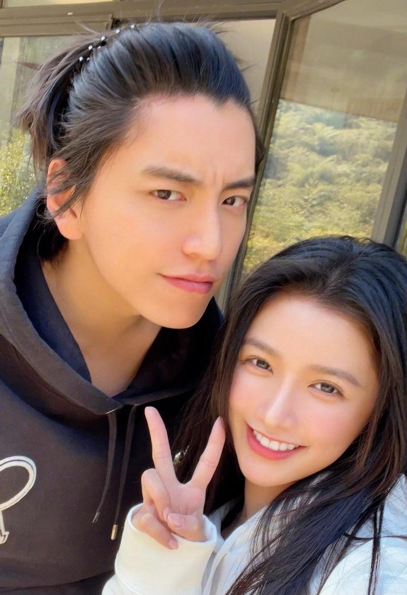 Vương Đại Lục và Thái Trác Nghi giai đoạn ghi hình chương trình "Bình Tĩnh Mà Yêu". Vương Đại Lục và Thái Trác Nghi giai đoạn ghi hình chương trình "Bình Tĩnh Mà Yêu".