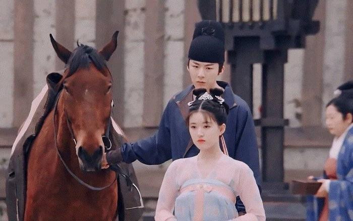 Ai đi theo Lý Lạc Yên mấy chiều phố xa? Hạo Đô đó!