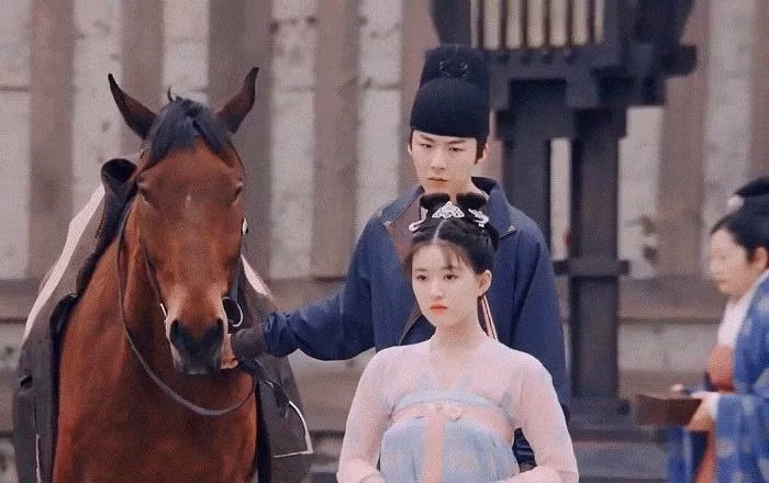 Ai đi theo Lý Lạc Yên mấy chiều phố xa? Hạo Đô đó!