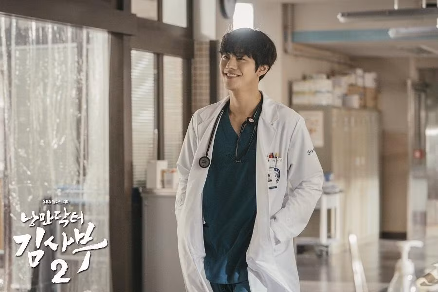 Ahn Hyo Seop đã thu hút khán giả qua vai diễn Seo Woo Jin trong "Người Thầy Y Đức 2".