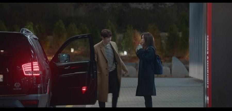 Yêu vào thì đánh mất lý trí là có thật, đôi trẻ cứ thế mà quên mất đang ở bệnh viện.