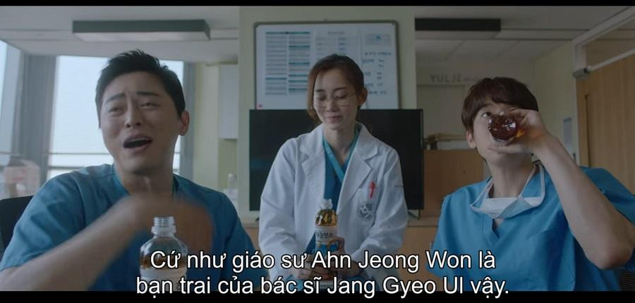 Trong lúc họp, Ik Jun cứ thế mà nửa đùa nửa thật huỵch toẹt mọi chuyện.