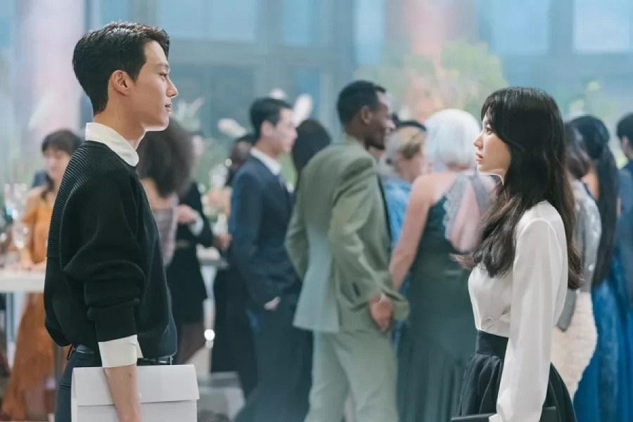 Song Hye Kyo và Jang Ki Yong chỉ cần đứng chung khung hình, là đủ sức lan tỏa chemistry Song Hye Kyo và Jang Ki Yong chỉ cần đứng chung khung hình, là đủ sức lan tỏa chemistry