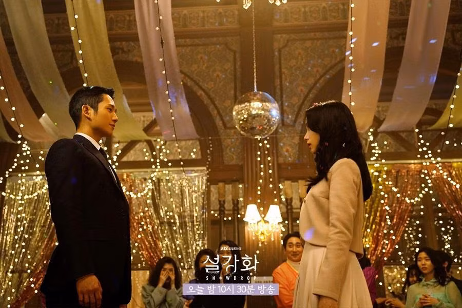 "Snowdrop" của Jisoo (BLACKPINK) và Jung Hae In kể từ thời điểm này phải chăng đã tránh được vận đen đeo bám?