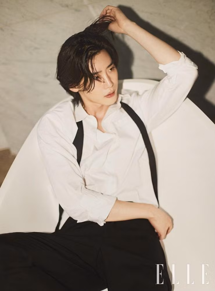 Lee Jong Suk với bộ ảnh "comeback" sau khi xuất ngũ vào đầu tháng 1 vừa qua.