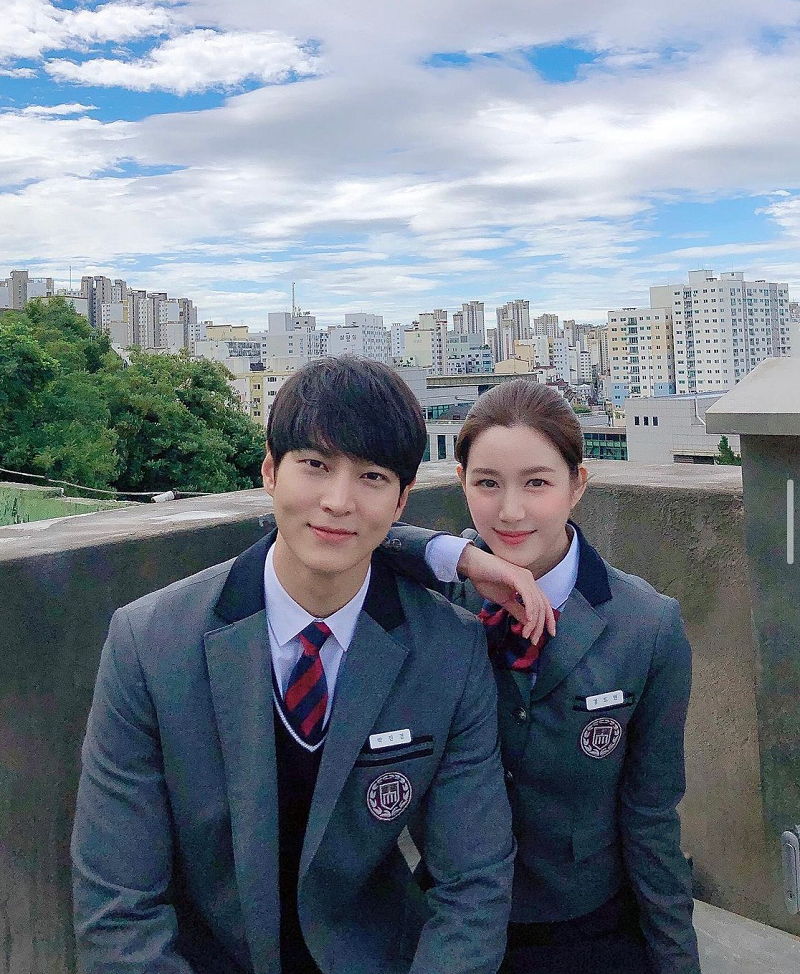 Lee Da In và bạn diễn Joo Won trong "Alice" Lee Da In và bạn diễn Joo Won trong "Alice"