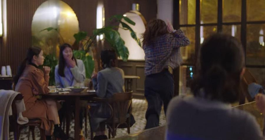 Chỉ cần vừa thấy bóng dáng Kang Tae Moo là Shin Ha Ri tháo chạy. Chỉ cần vừa thấy bóng dáng Kang Tae Moo là Shin Ha Ri tháo chạy.