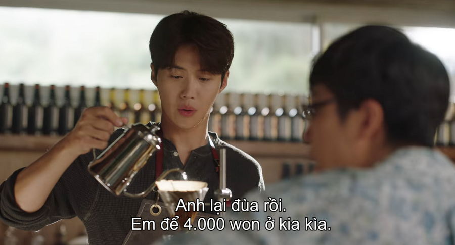 Hong Doo Sik đa năng, lúc thì phụ làm nhân viên quán cà phê