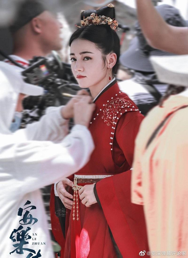 Địch Lệ Nhiệt Ba bùng nổ visual trong tạo hình Nhậm An Lạc. Địch Lệ Nhiệt Ba bùng nổ visual trong tạo hình Nhậm An Lạc.