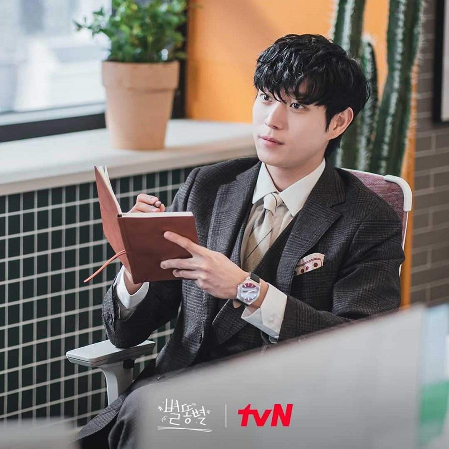 Kim Young Dae với tạo hình điển trai trong "Sh**ting Stars". Kim Young Dae với tạo hình điển trai trong "Sh**ting Stars".